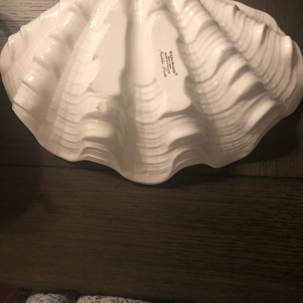Very large vintage Wedgewood Irridescent clamshell.$195